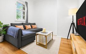 2 Bedroom House Darling Harbour Good For 6 Guests